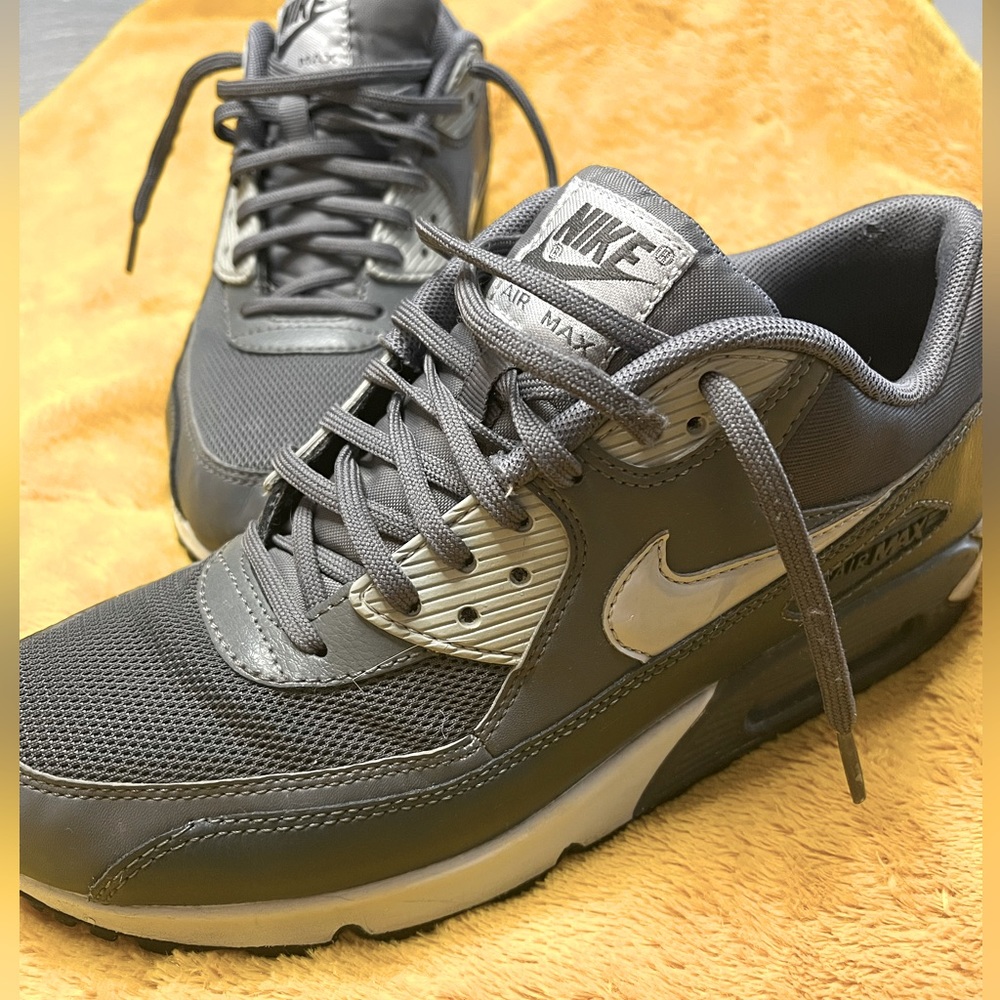 NIKE Air Max 90’s grey on grey size 9 WOMEN